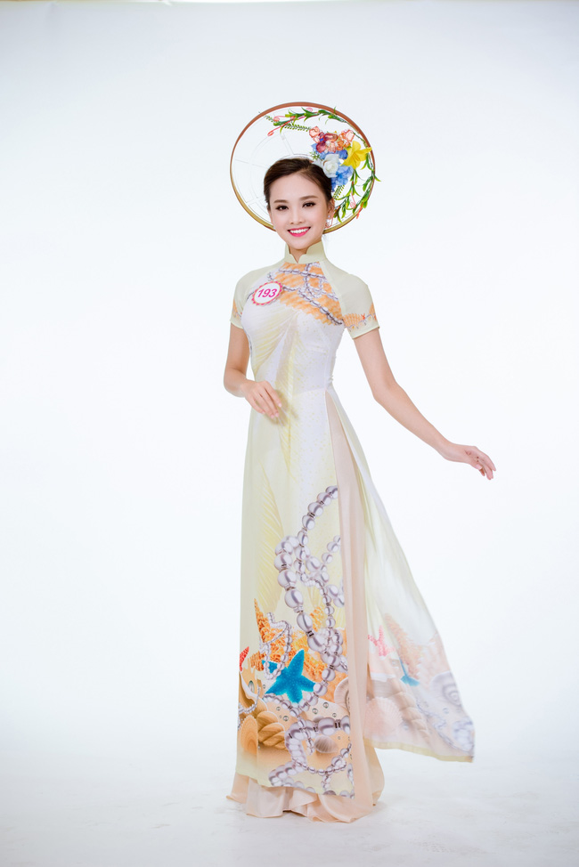 Trần Tố Như cao 172cm, nặng 54kg, số đo 3 vòng 83-62-94. Tố Như đạt danh hiệu Hoa khôi tỉnh Thái Nguyên từ năm 15 tuổi