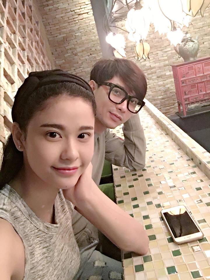 Trương Quỳnh Anh khoe hình ảnh tình cảm 'Bữa trưa đơn giản của 2 vợ chồng'.
