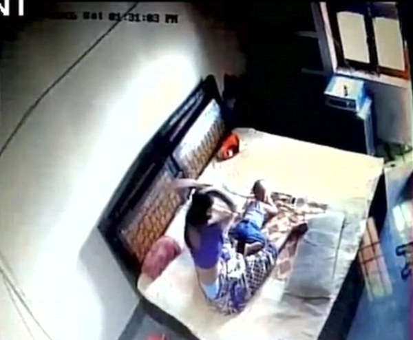 Chồng sốc khi phát hiện bí mật của vợ nhờ camera theo dõi
