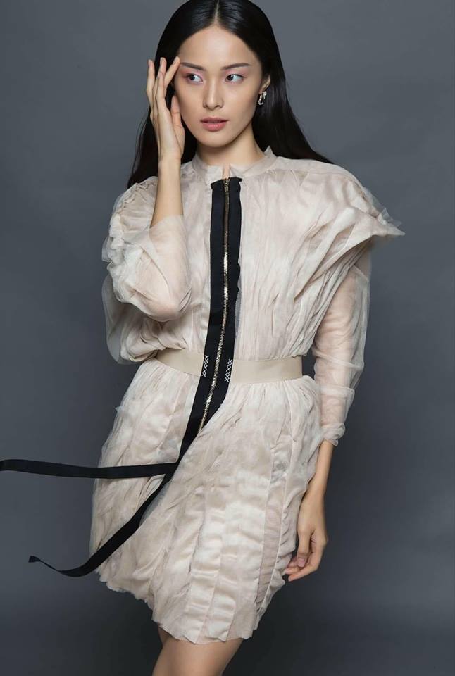 Hotgirl Hạ Vi 'Hôm nay đẹp trời, post một tấm hình của bộ ảnh sắp tới. Cảm ơn mọi người đã ủng hộ Tấm Cám trong suốt thời gian vừa qua'.