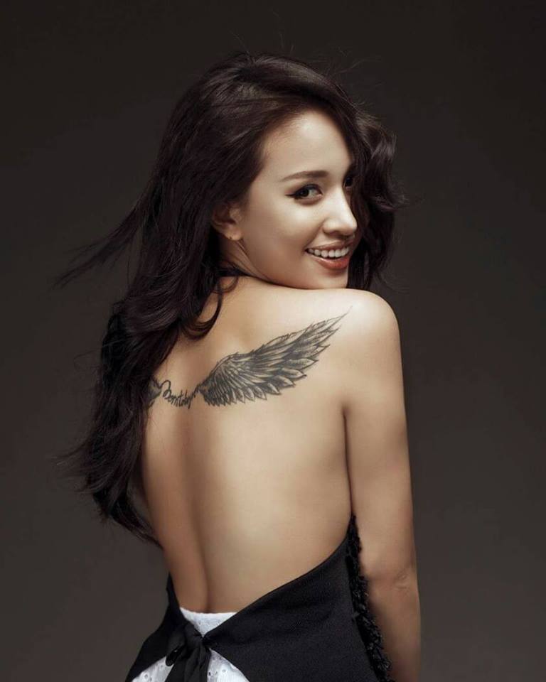 Thanh Vân Hugo khoe lưng trần sexy gợi cảm, lộ hình xăm 'đôi cánh thiên thần'.