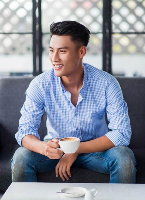 Mạc Hồng Quân 'Cười lên cho tháng 9 nó vui nào, dự sẽ là 1 tháng đầy vất vả, mong là cuối tháng sẽ đón thêm nhiều niềm vui.. cố lên...'.