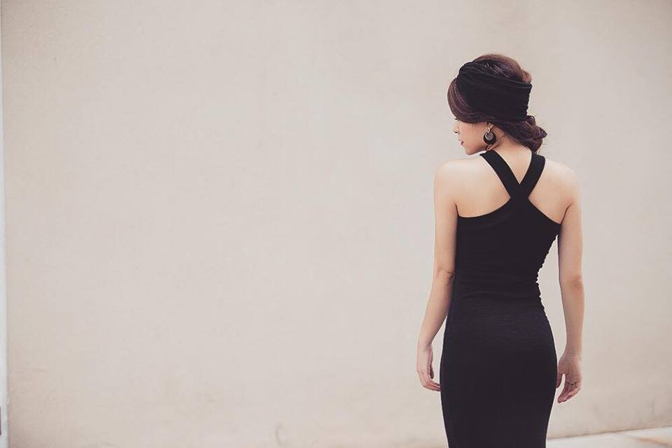 Hoàng Thùy Linh khoe lưng trần gợi cảm 'Nếu ai đó có lợi thế hơn ta chỉ vì họ mới. Hãy để họ tự cũ'.