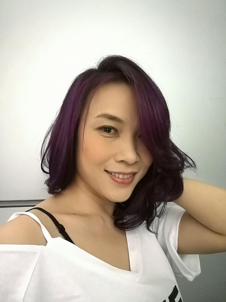 Mỹ Tâm 'Cô ấy đã xuất hiện, tóc mới nè, có ngắn quá hăm ta, hihi. Các bạn có khỏe không? Lâu quá mới post hình luôn, à, cám ơn những chiếc bánh trung thu mà các bạn đã gởi tặng nha, nhớ hồi nào mình còn được tặng lồng đèn nữa, mình còn nhỏ quá mà...haha.... Chắc phải siêng up hình để đáp lại tình cảm của các bạn quá à...... :) Chúc các bạn ngày mới vui khỏe nha!'.