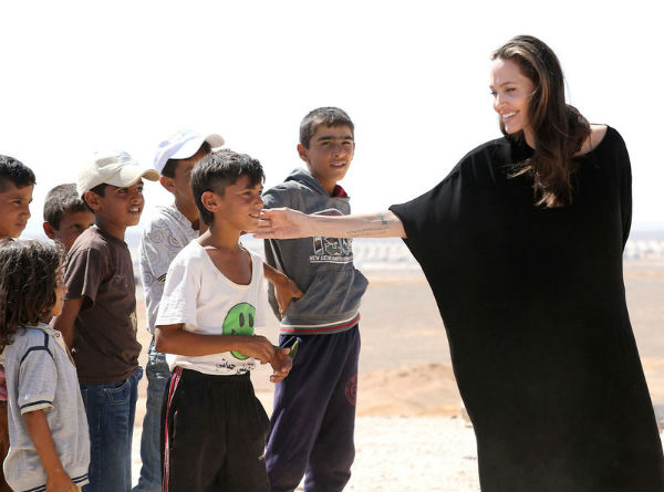 angelina-jolie-phunutoday