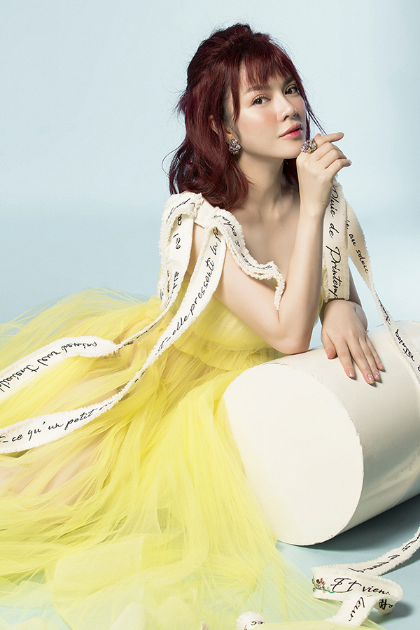 Dù chọn Shbet999 com đăng nhập kín đáo hay sexy, định hình phong cách sang chảnh hay trẻ trung quyến rũ thì ở cô vẫn toát lên thần thái tuyệt vời đầy thanh xuân viên mãn.