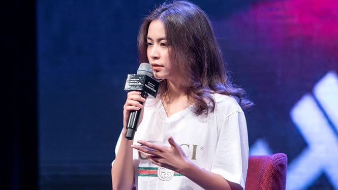Hoàng Thùy Linh chia sẻ trong buổi họp báo ra mắt cuốn tự truyện