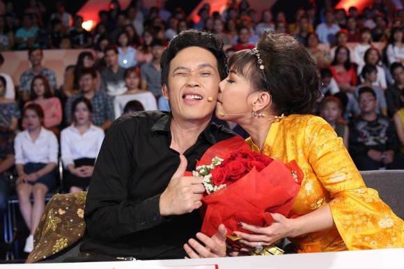 Hoài Linh và Việt Hương thân nhau, xóa tan tin đồn bất hòa.
