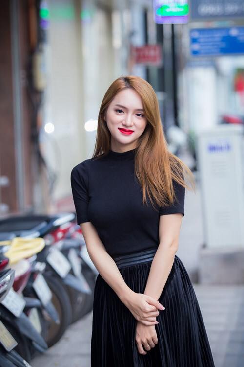 Hương Giang từng tâm sự, trước khi lên bàn mổ, trong đầu cô xuất hiện quá nhiều nỗi sợ hãi, thậm chí đã nghĩ đến cả những điều rủi ro nhất khi nhìn thấy những bệnh nhân khác đau đớn khi rời phòng Shbet888 tiền thưởng cực khủng. Thế nhưng, trải qua cuộc Shbet888 tiền thưởng cực khủng đau đớn thân xác, khi tỉnh lại, dù Sh88bet đăng ký miễn phí vẫn quấn băng kín mít nhưng Hương Giang đã cảm thấy một niềm hạnh phúc đang lan tỏa khắp Sh88bet đăng ký miễn phí mình.