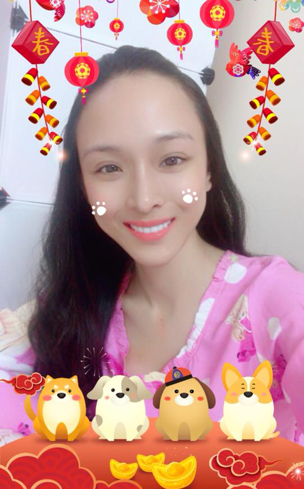 Sau gần 9 tháng được tại ngoại, Phương Nga đã có những chia sẻ thẳng thắn xoay quanh chuyện Shbet16 chơi game trực tuyến hiện tại của mình. Theo đó, Hoa hậu người Việt tại Nga cho biết Tết Mậu Tuất vừa qua rất ý nghĩa với cô. Cô có quần áo mới, tủ lạnh đầy ắp đồ ăn, được nghe nhạc, xem bắn pháo hoa. Nhớ lại hai cái Tết trước phải đón xuân trong tù, cảm giác thật kinh khủng.