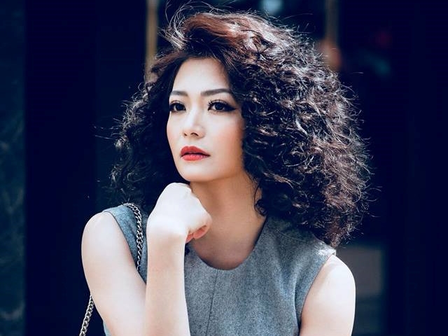 Kiều Anh thú nhận, cô và chồng cũ coi nhau như những người bạn, dù ẩn sâu trong cô có thể là sự thù hận, là nỗi đau. Thiên chức làm mẹ đã giúp cô quên đi tất cả và cô biết một ngày nào đó con cô sẽ vẫn nhận bố.