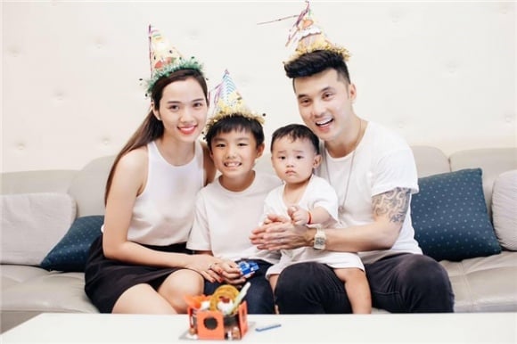 Gia đình hạnh phúc hiện tại của Ưng Hoàng Phúc và Kim Cương