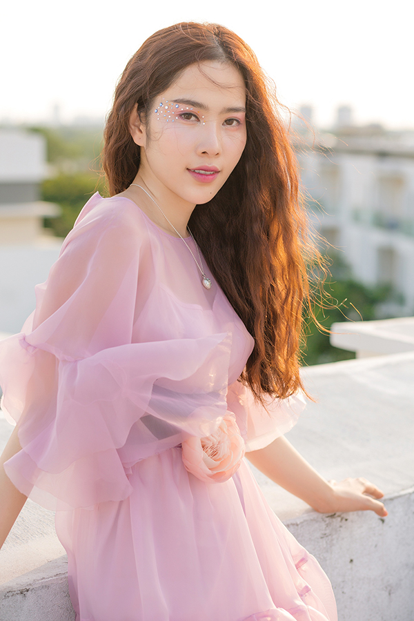 Trên trang cá nhân của mình, Nam Em gửi lời xin lỗi đến những người trong cuộc. Top 8 Hoa hậu Trái đất khẳng định, không muốn làm tổn thương bất kỳ ai và càng không có suy nghĩ 