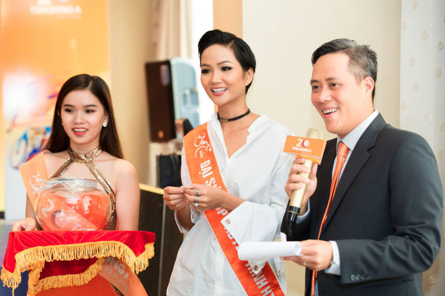 Lạc quan là điều quan trọng nhất, giúp kiềm chế cảm xúc, từ sợ hãi đến bi quan. Có những lúc tôi cũng cảm thấy buồn khi suy nghĩ về Shbet16 chơi game trực tuyến. Có những thứ mình suy nghĩ đơn giản, nhưng mọi người lại nghĩ khác. Đôi lúc, cách đối nhân xử thế cũng khiến tôi buồn.