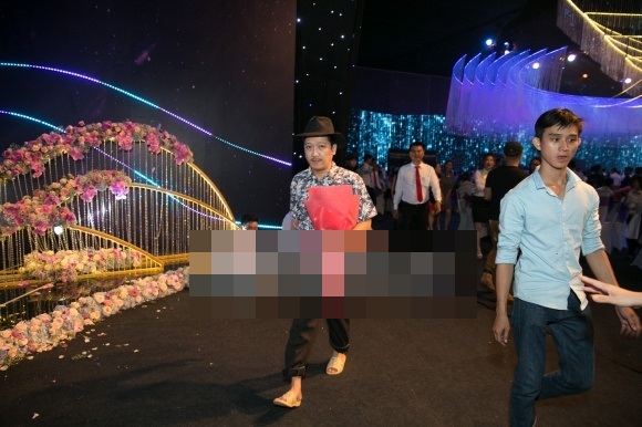 Trường Giang vội vã ra về mà không chờ bạn gái Nhã Phương.
