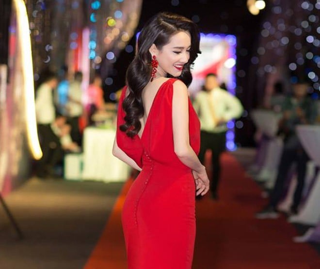Có thể thấy, so với hai người tình cũ của Trường Giang, Nhã Phương dù không hơn hẳn về nhan sắc nhưng điều khiến cô được danh hài trân trọng và níu kéo đến tận bây giờ chính là sự chịu đựng. Ngay đến Nam Em trước đó cũng phải thừa nhận rằng: 
