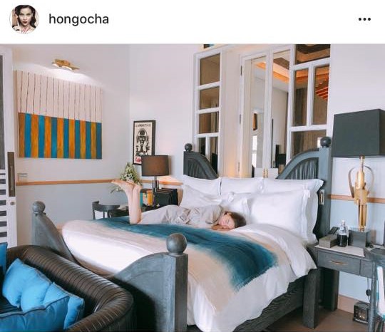Hồ Ngọc Hà thích thú trong chuyến du lịch cùng Kim Lý và bố mẹ