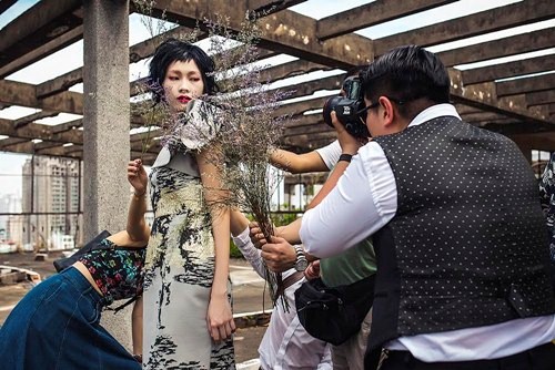 Cho nên, khi xuất hiện với vẻ ngoài cá tính, rối mù, nhiều người khó có thể nhận ra Hoa hậu Đặng Thu Thảo.