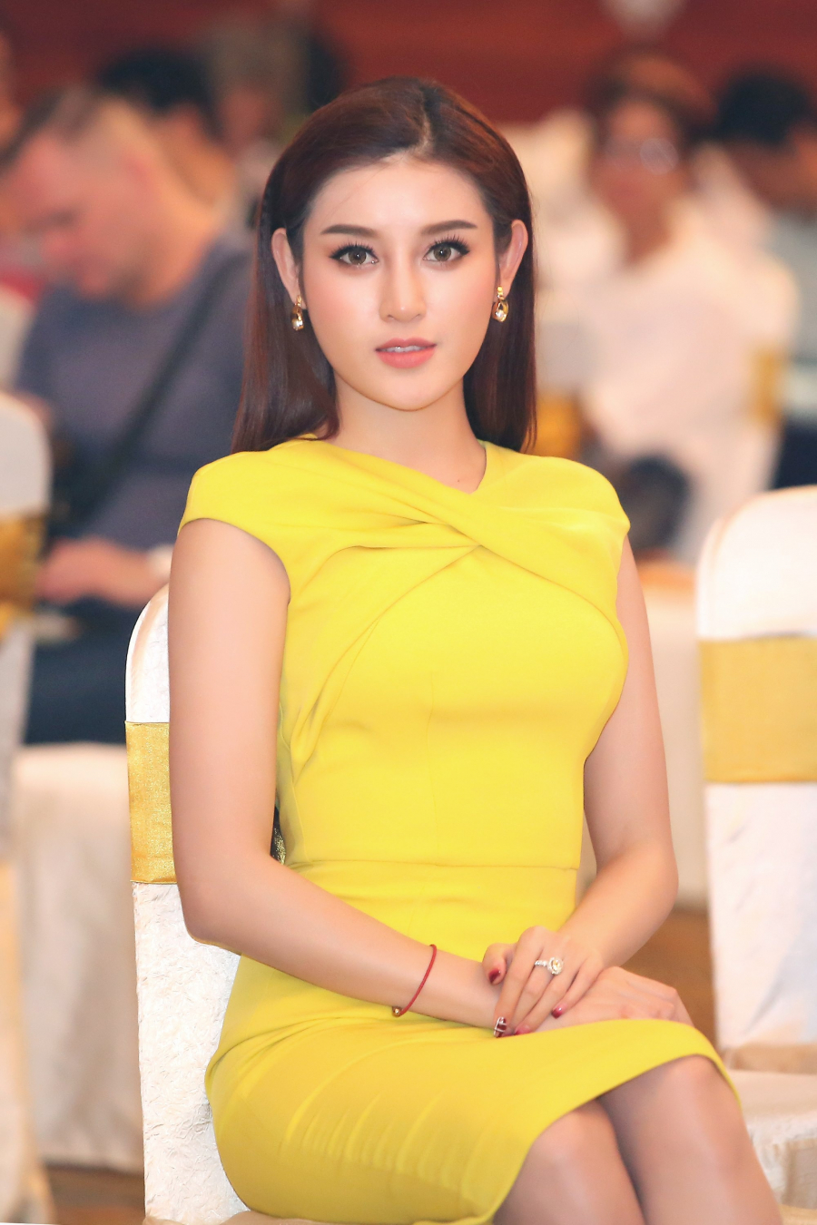 Người đẹp nhanh chóng trở thành tâm điểm ngay khi vừa xuất hiện.