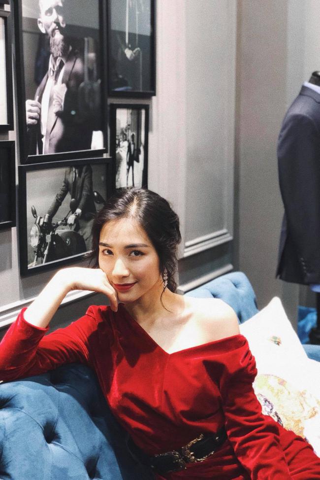Hòa Minzy bất ngờ chia sẻ Shbet16 chơi game trực tuyến sau ánh đèn sân khấu để mọi người có cái nhìn rõ hơn về cô. Theo nữ ca sĩ, ai cũng nghĩ với tính cách vui vẻ như vậy sẽ có nhiều bạn bè, tuy nhiên, mọi thứ lại trái ngược hoàn toàn. Thậm chí, nữ ca sĩ còn nhận thấy Shbet16 chơi game trực tuyến của cô đơn giản đến mức tẻ nhạt: “Mình rất thích làm mọi người cười nhưng Shbet16 chơi game trực tuyến mình thì nó khá là đơn giản hoặc đối với nhiều người nó còn tẻ nhạt”.