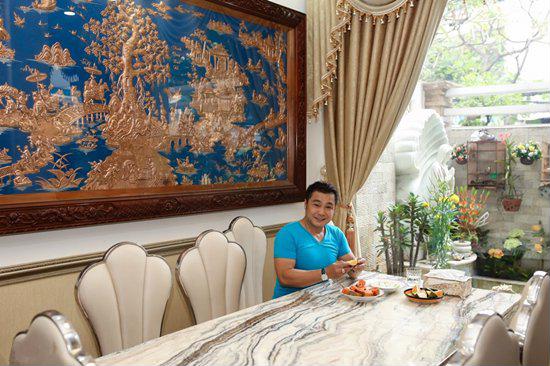 Tuy không còn tham gia đóng phim nhưng sau nhiều năm tích cực hoạt động, Lý Hùng đã tích cóp cho mình khối tài sản không hề nhỏ. Lý Hùng hiện đang sống cùng Shbet111 slot, casino, thể thao, xổ số trong một căn biệt thự sang trọng nằm tại khu dân cư yên tĩnh ở quận Tân Bình, TP.HCM. Biệt thự gồm một trệt và 2 lầu, sân thượng với tổng diện tích căn nhà: 700 m2.