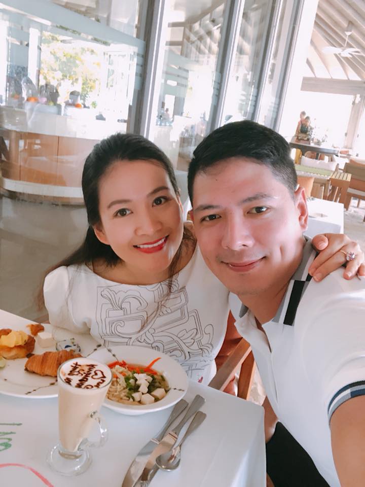 Trước đó, trong một cuộc phỏng vấn nhằm đề cập đến những bức ảnh thân thiết trên mức bạn bè của chồng và Trương Quỳnh Anh, Anh Thơ cho biết, 