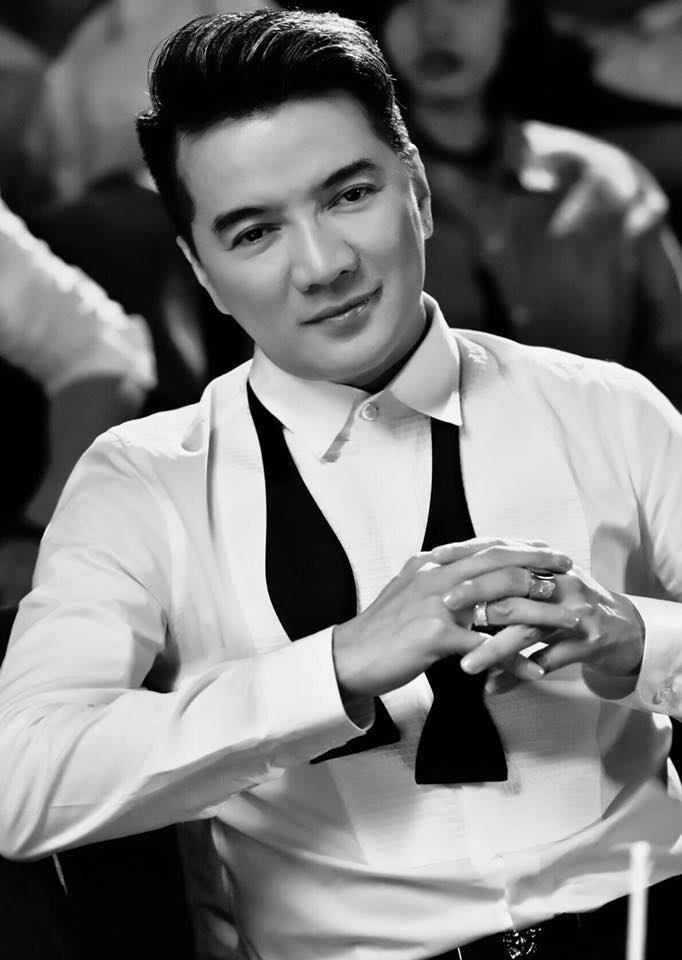 Bên cạnh giọng hát đỉnh cao, chuyện tình cảm của Đàm Vĩnh Hưng khiến nhiều người ngỡ ngàng. Khi được hỏi về dự định khi nào sẽ kết hôn, Mr. Đàm đều khéo léo cho rằng, anh chỉ đồng ý bước vào nhà thờ làm lễ cưới với một điều kiện duy nhất, đó là cô dâu phải là Mỹ Tâm. Vì biết chắc sẽ không nhận được cái gật đầu của “Họa mi tóc nâu” đâu, nên anh đã dùng cách này để chạy trốn sự “truy đuổi” của Quatrian shbet hiện đang mở.