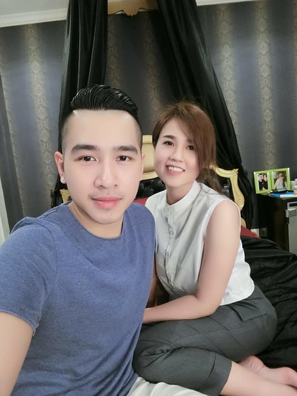 Giữa tháng 06/2017, Suri Bích Trần chị gái ruột của người mẫu Ngọc Trinh cho biết đã ly hôn ca sĩ Kio Lee và đang có mối quan hệ tình cảm với một chàng trai kém tuổi.