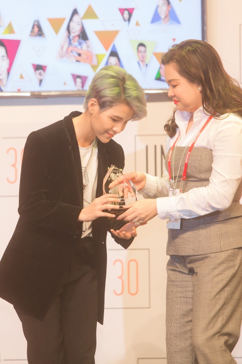 Tại sự kiện vinh danh top 30 người trẻ Việt dưới 30 tuổi năm 2018 diễn ra tối 24/4, Vũ Cát Tường đã trở thành 