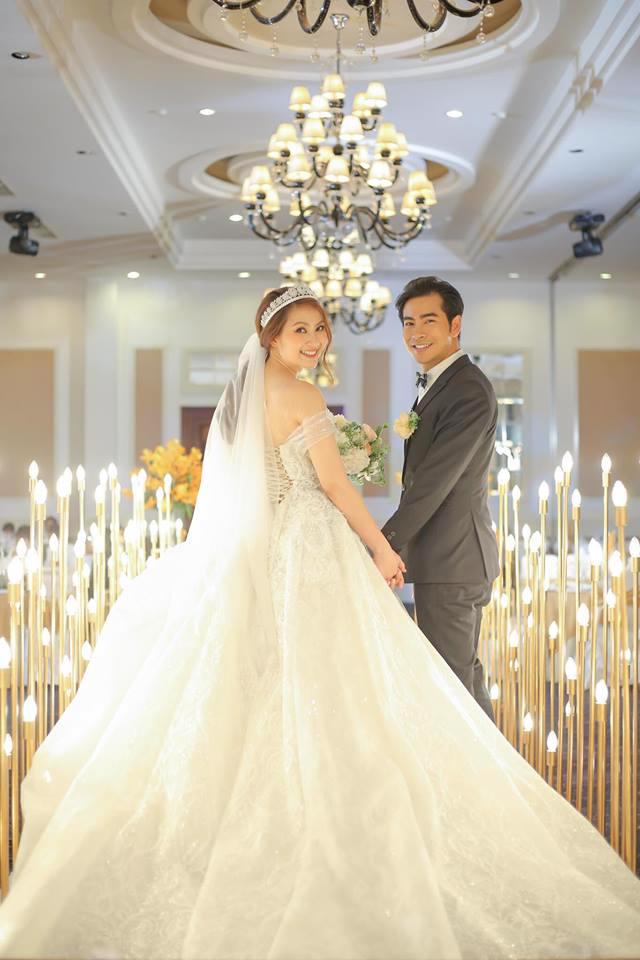 Mới đây nhất, trên trang cá nhân của mình, “Kiều nữ” Ngọc Lan bất ngờ chia sẻ hình ảnh cô và ông xã - diễn viên Thanh Bình diện Shbet999 com đăng nhập cô dâu, chú rể hạnh phúc nắm tay nhau trên sân khấu lung linh ánh đèn.