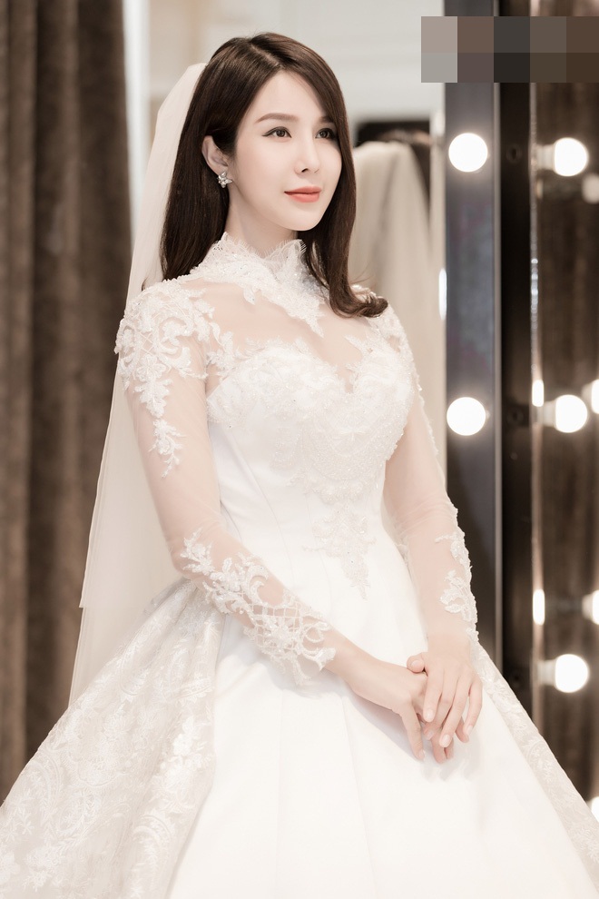 Được biết , rất nhiều ngôi sao của giới giải trí sẽ đến tham dự, chúc mừng người đẹp.