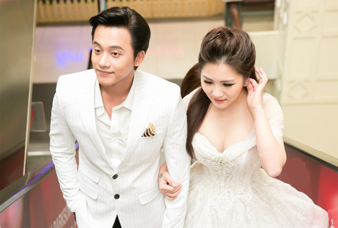 Trước câu hỏi hình ảnh Hương Tràm xuất hiện tay trong tay với Mai Tài Phến khiến nhiều người cho rằng cả hai có khả năng tái hợp sau khi chia tay sau 1 tháng hẹn hò, Hương Tràm cho biết, hai người chỉ xem nhau là những người bạn, lẽ nào bạn bè không thể xuất hiện cùng nhau sao?