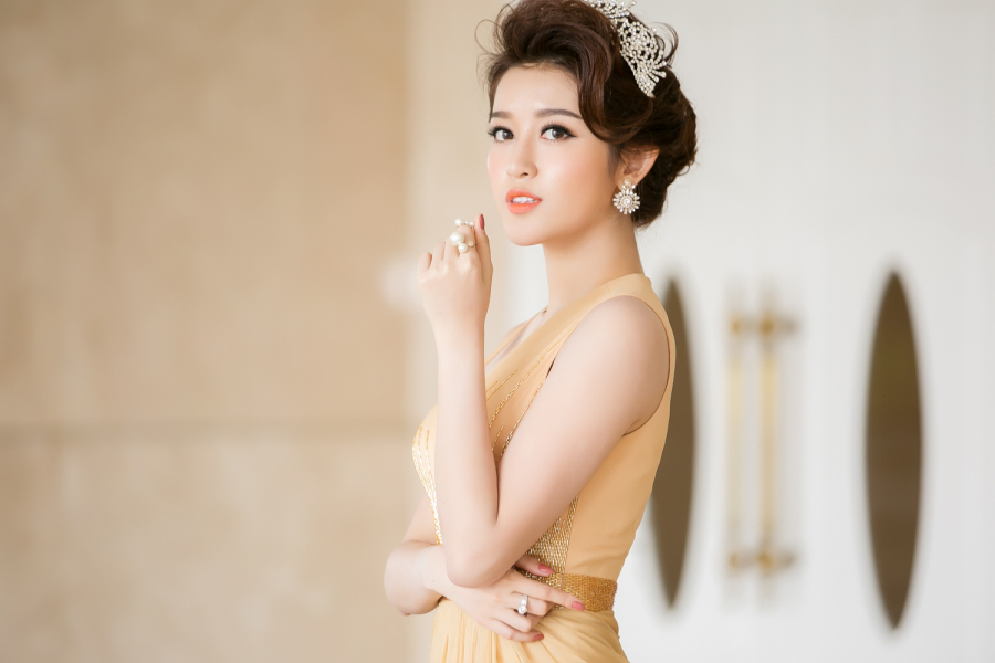 ban-trai-cua-a-hau-huyen-my-la-ai-13-1012