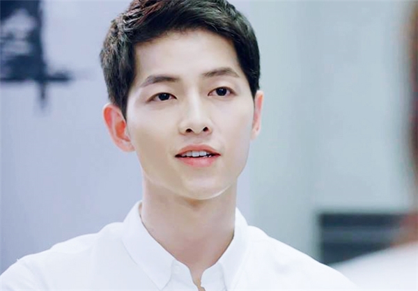 20170717-103951-song-joong-ki-2_600x418
