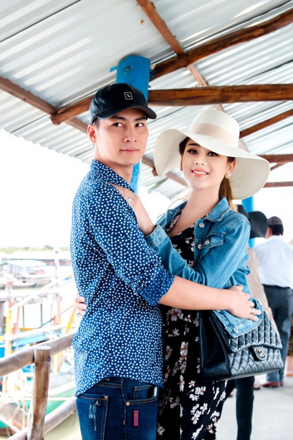 Lâm Khánh Chi hạnh phúc bên chồng trẻ