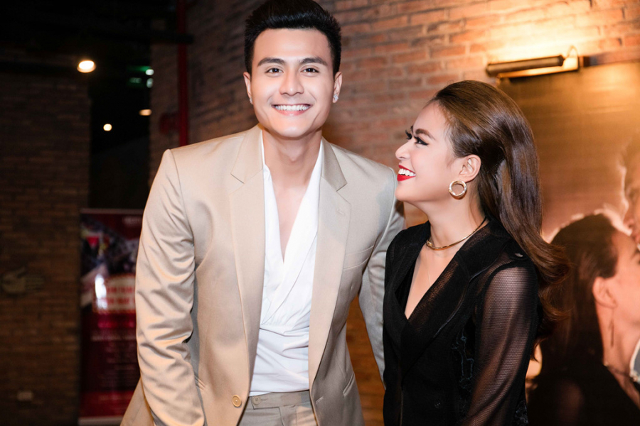 Trước câu hỏi tại sao chưa công khai tình cảm dù đã ra mắt Shbet111 slot, casino, thể thao, xổ số hai bên, Hoàng Thùy Linh cho biết, trong Shbet16 chơi game trực tuyến, cô muốn mình có không gian riêng, nhất là tình yêu. Khi mình chừng mực thì báo chí cũng chừng mực, cho nên cô giữ sự chừng mực đó để có năng lượng làm việc và khiến cho mối quan hệ đó an toàn hơn. Người đẹp thừa nhận, cô không muốn phải đối đầu với bão táp, sóng gió.