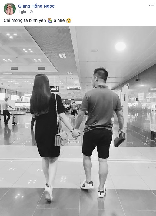Giang Hồng Ngọc bất ngờ chia sẻ hình ảnh tay trong tay hạnh phúc bên một người đàn ông với dòng trạng thái: 