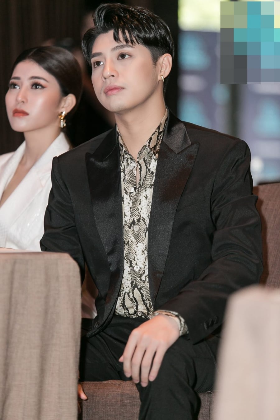 Nam ca sĩ dẫn dàn học trò tài năng của mình tại The Voice 2018 đến dự.  