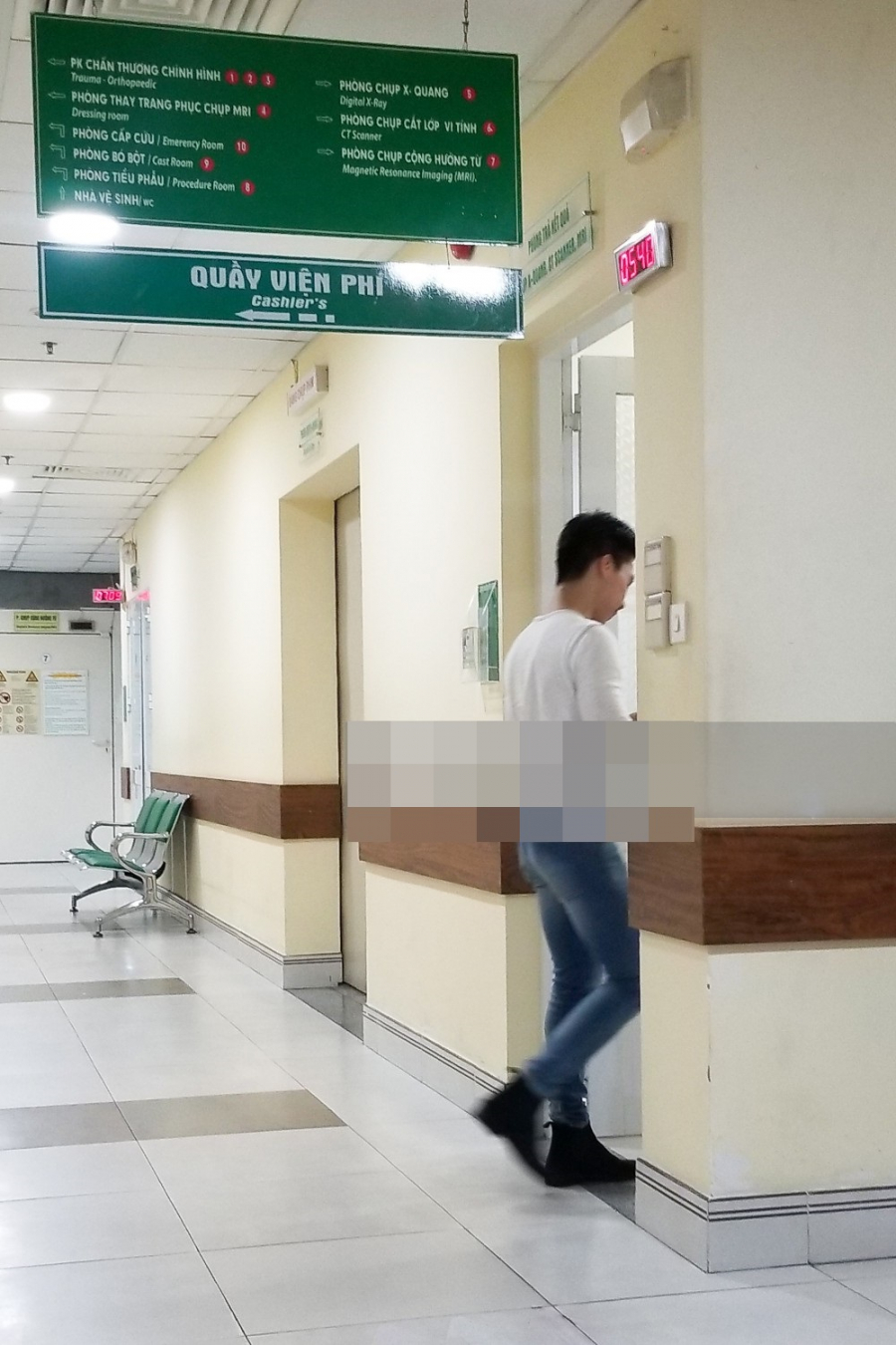 Anh gặp phải chấn thương khá nặng vì cú ngã trước đêm bán kết.