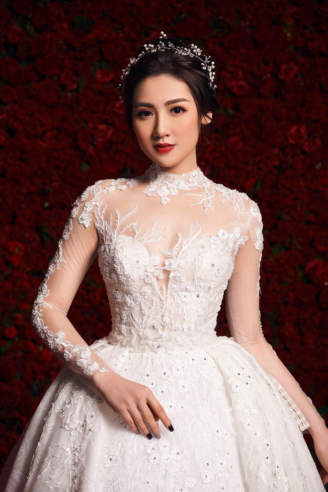 Theo một nguồn tin thân cận, Á hậu Tú Anh sẽ lên xe hoa vào ngày 21/7 và chú rể là người mà không ai có thể ngờ tới.