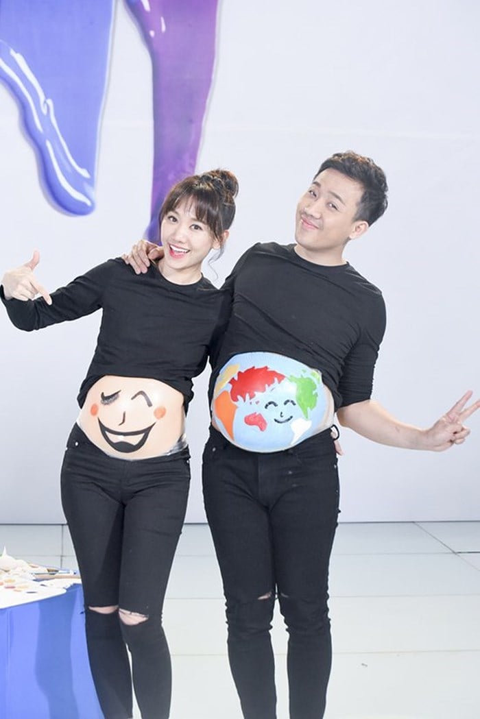Sau khi Trấn Thành lựa chọn sai màu sắc khiến bà xã thốt lên, “Đánh má hồng màu gì kì cục quá vậy chồng”, Hari Won bày tỏ, 