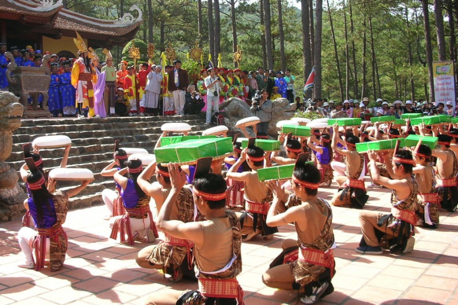 Saodatviet-le-hoi-den-hung-2
