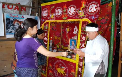 20180325-nguoi-em-len-tieng-viec-chon-xac-chi-duoi-nen-nha-1