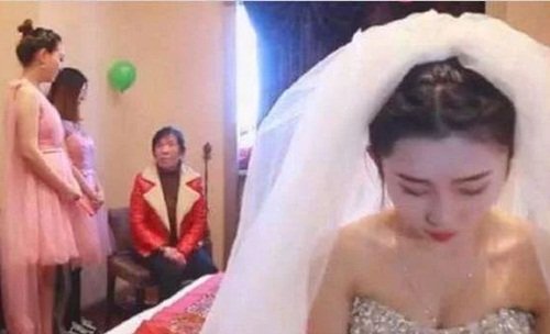 phu-dau-xinh-de-p-cuo-p-chu-re-ngay-trong-da-m-cuo-i
