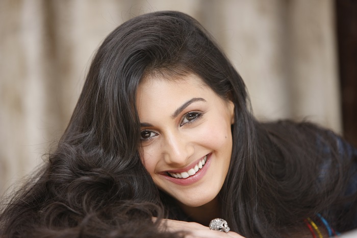 ban-gai-thanh-long-Amyra-
