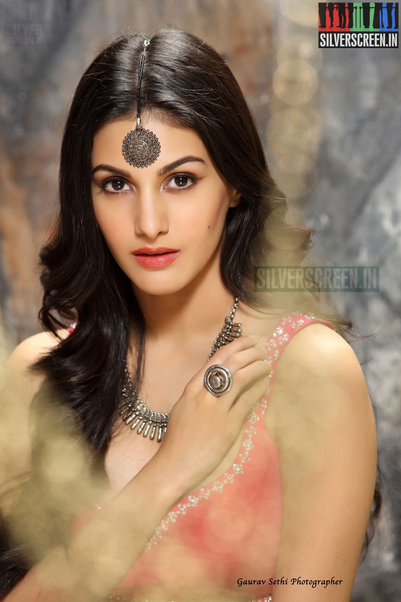ban-gai-thanh-long-Amyra-