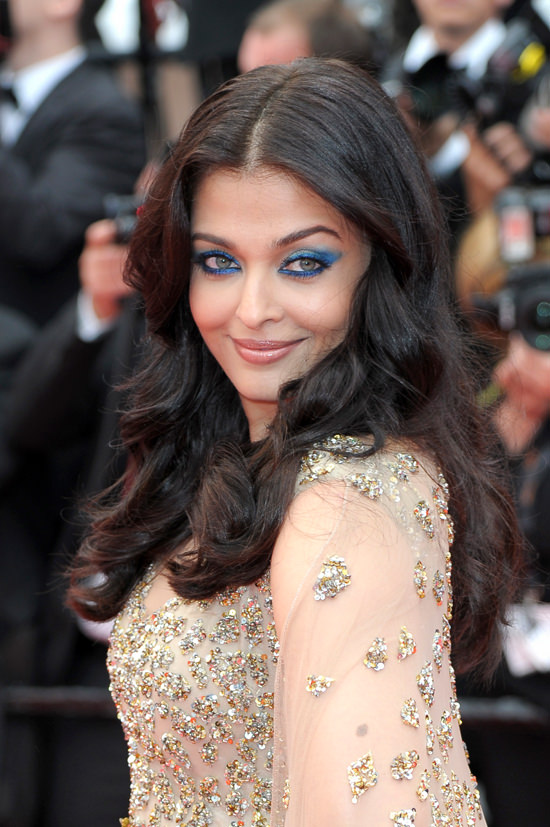 Hoa-hau-Aishwarya-Rai-phu