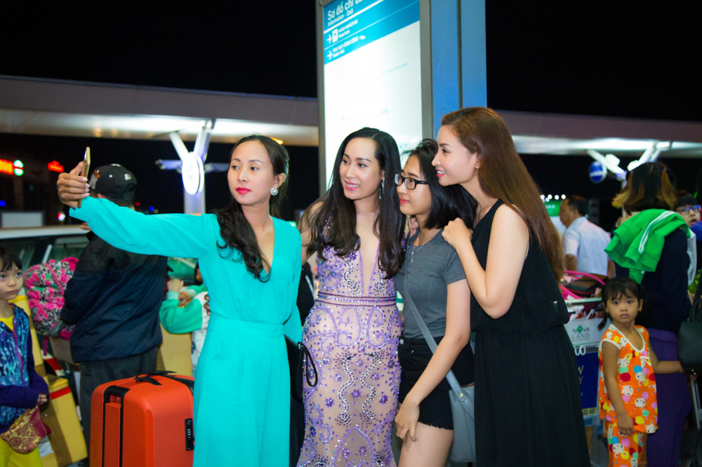 hanh-le-hoa-hau-quy-ba-hoan-vu-sharoncuneta.com3