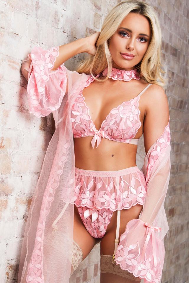 Amber Turner-goi-cam-phun