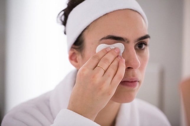 makeup-remover-mistakes-main